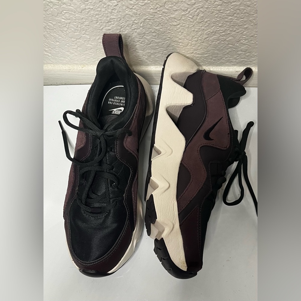 Nike burgundy Ryz 365 Sneakers
